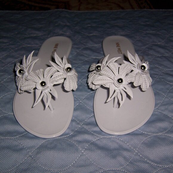 Nine West White Flower Flip-Flops - Picture 1 of 8